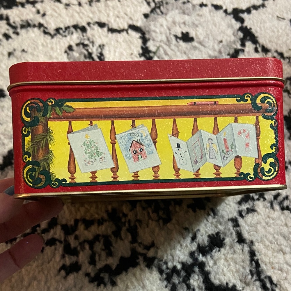 Crayola Vintage 1992 Red Collectible Tin Box square - Picture 3 of 9